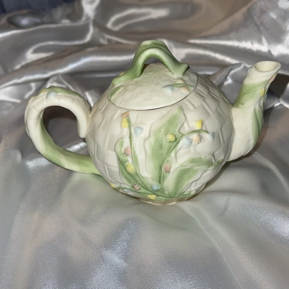 Small Ceramic Teapot White Basket Weave Design with pastel Leaves and flowers